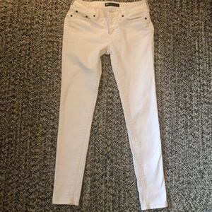 White Levi’s Skinny Jeans